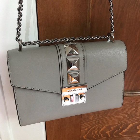 Michael Kors Rose, 35FOSXOL8L MED Flap Shoulder, Pearl Grey studded handbag - Picture 5 of 10